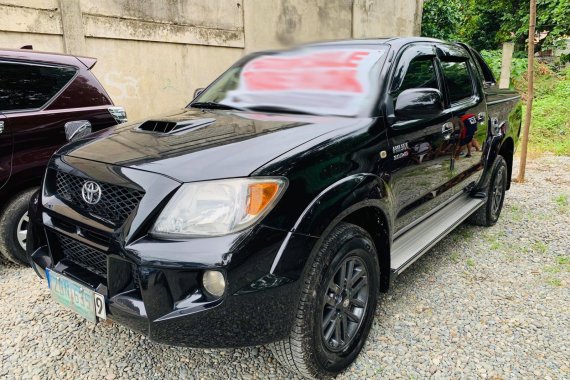 Black 2007 Toyota Hilux at 90000 km for sale 