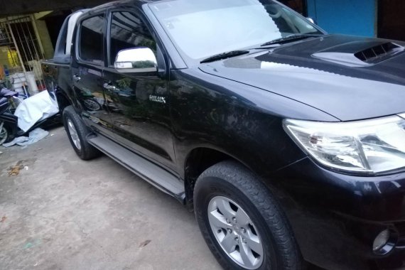 Black 2013 Toyota Hilux Manual Diesel for sale 