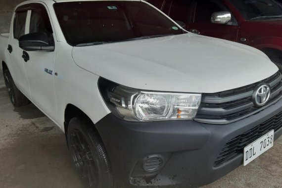 Selling Used Toyota Hilux 2016 Truck in Angeles 