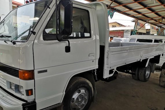 White Isuzu Elf 2018 Truck for sale in Cebu City 