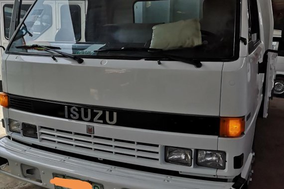 White Isuzu Elf 2018 Truck for sale in Cebu City 