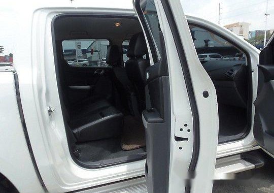 Sell White 2015 Mazda Bt-50 at 29000 km 