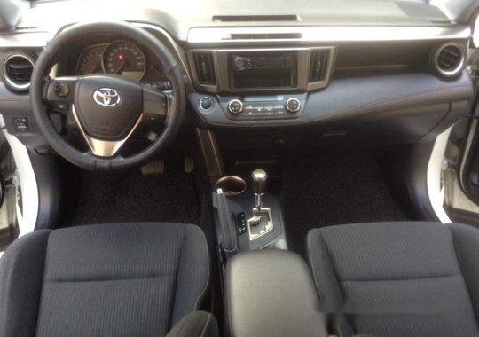 White Toyota Rav4 2013 at 65000 km for sale 