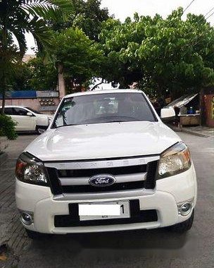 Selling White Ford Ranger 2011 at 74000 km 