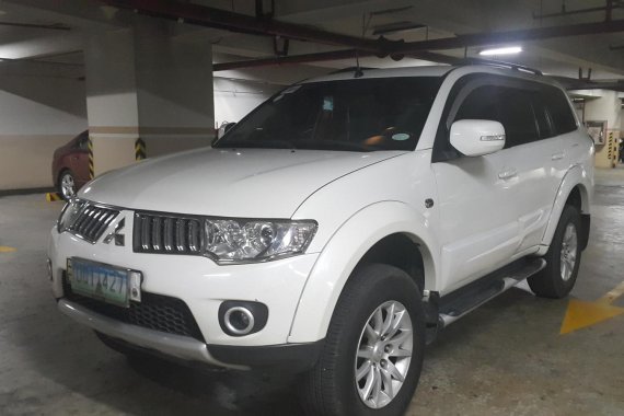 White Mitsubishi Montero Sport 2012 at 90000 km for sale 