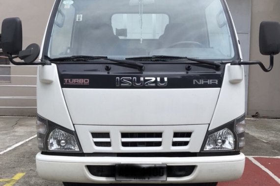 Selling White Isuzu Nhr 2016 Truck in Metro Manila 