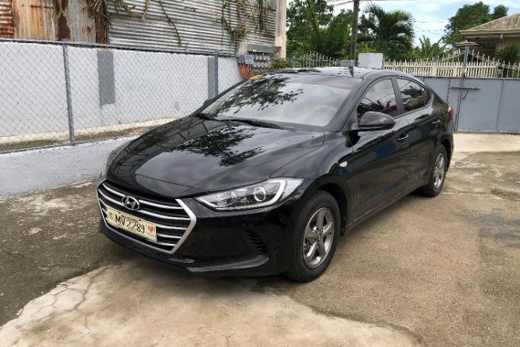 Selling Black Hyundai Elantra 2018 at 3600 km in Cavite 