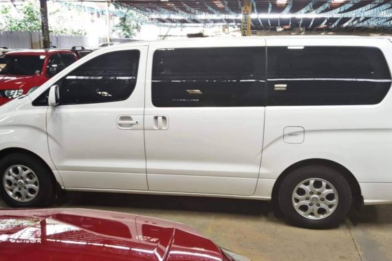 Sell White 2014 Hyundai Grand Starex Diesel Manual at 43000 km 