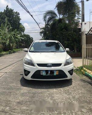 White Ford Focus 2012 at 71000 km for sale