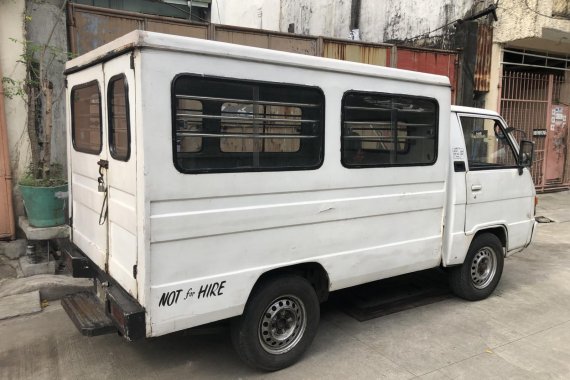 Selling White Mitsubishi L300 1994 Van in San Juan 