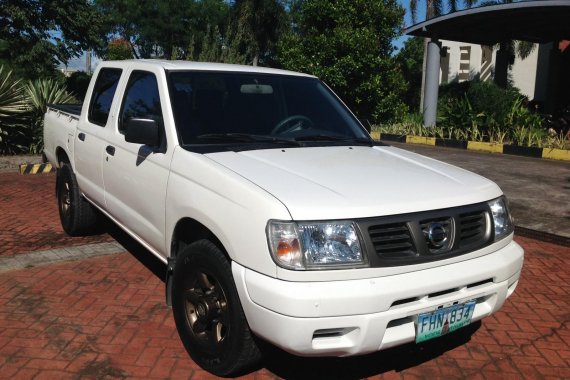 Selling White Nissan Frontier 2013 Truck in Lucena 