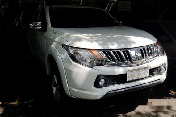 Selling White Mitsubishi Strada 2015 Manual Diesel 