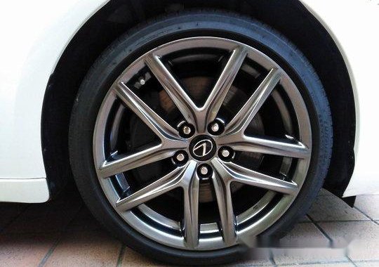 Sell White 2017 Lexus Is 350 at 5000 km 