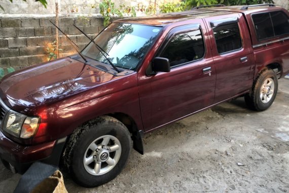 Red Nissan Frontier 2013 at 62000 km for sale 