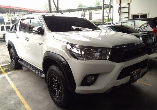 Selling White Toyota Hilux 2016 Automatic Gasoline