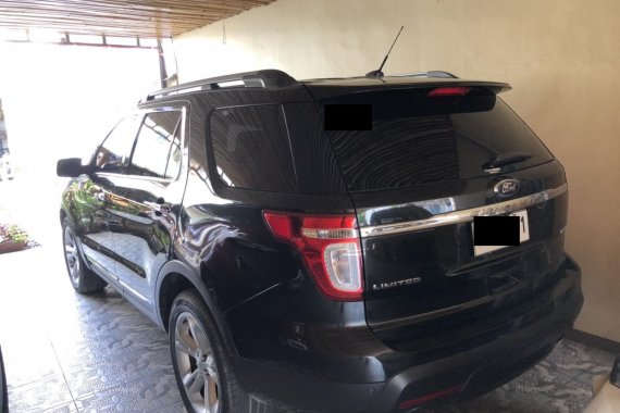 Black Ford Explorer 2014 at 60000 km for sale 
