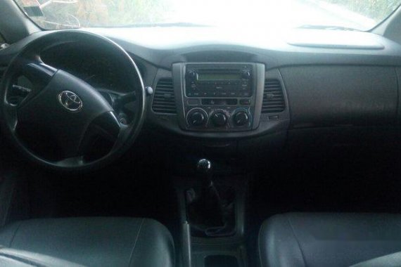 Silver Toyota Innova 2013 at 95000 km for sale 