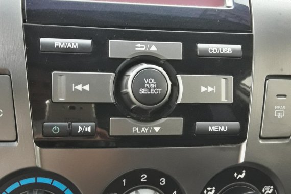 Selling White Honda City 2013 Sedan in Angeles 