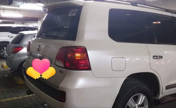 Selling White Toyota Land Cruiser 2012 Automatic in Davao City 