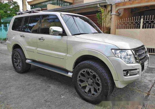 Sell White 2015 Mitsubishi Pajero at 19000 km 