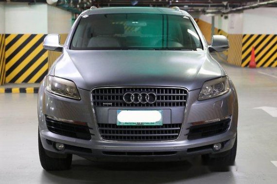 Selling Grey Audi Q7 2007 at 80000 km 