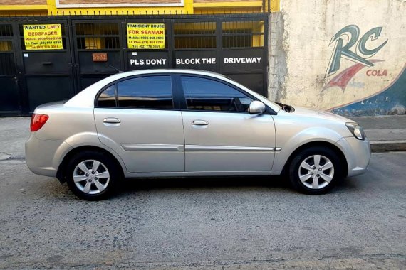 Selling Silver 2011 Kia Rio Automatic in Makati