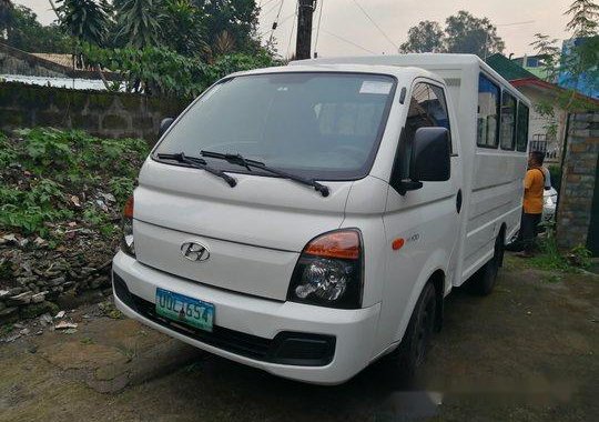 Sell White 2013 Hyundai H-100 Manual Diesel at 68000 km