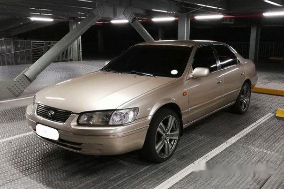 Selling Beige Toyota Camry 2000 Automatic Gasoline 