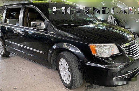 Selling Black Chrysler Town And Country 2013 Automatic Gasoline 