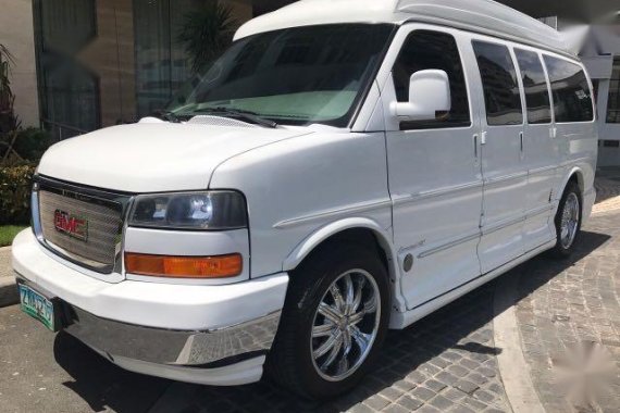 Selling 2009 Gmc Savana Van in Quezon City