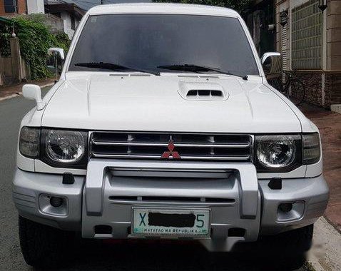 Selling White Mitsubishi Pajero 2004 at 140000 km 