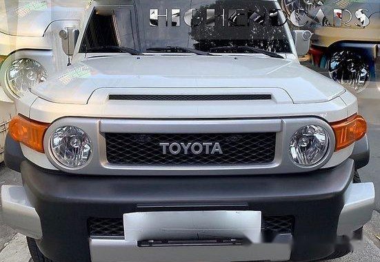 White Toyota Fj Cruiser 2015 at 5000 km for sale 