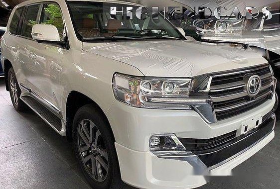 Selling White Toyota Land Cruiser 2019 Automatic Diesel