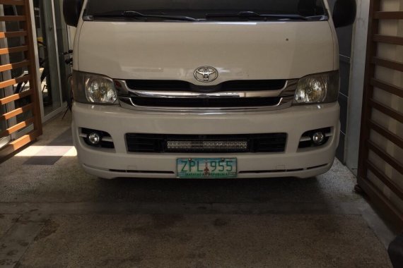 Selling White Toyota Hiace 2008 Van in Quezon City 