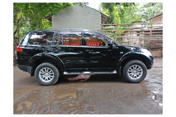 Selling Black Mitsubishi Montero 2013 Manual Diesel 