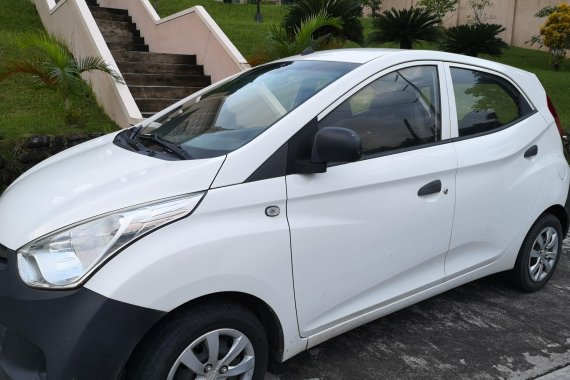 Sell White 2012 Hyundai Eon Hatchback in Laguna 