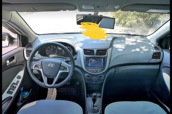 Selling White Hyundai Accent 2014 Hatchback in Santa Rosa 