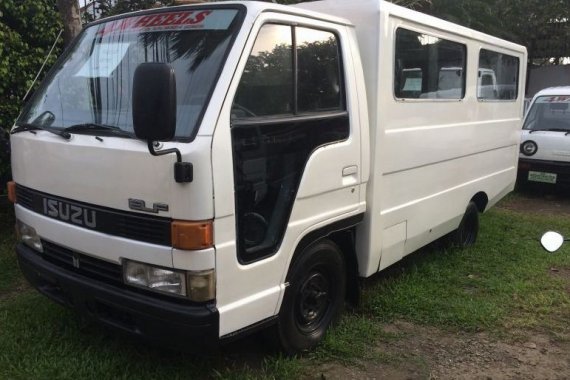 Selling White Isuzu Elf 2019 Van at 78000 km 