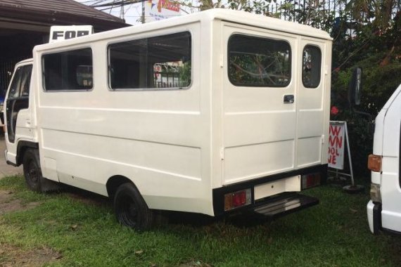 Selling White Isuzu Elf 2019 Van at 78000 km 