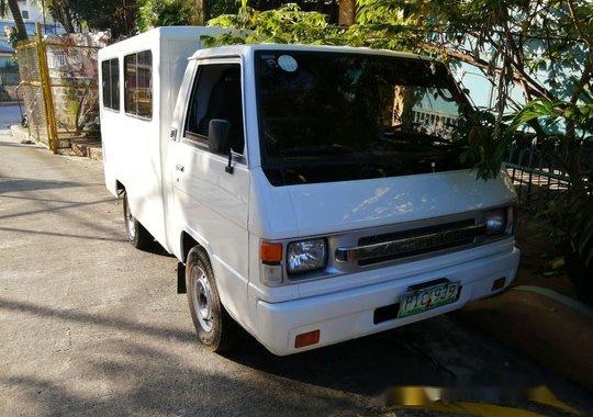 Selling White Mitsubishi L300 2010 Quezon City