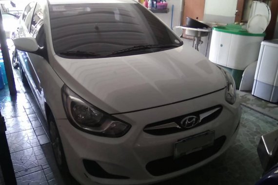 Selling Used Hyundai Accent 2012 Sedan at 51000 km 