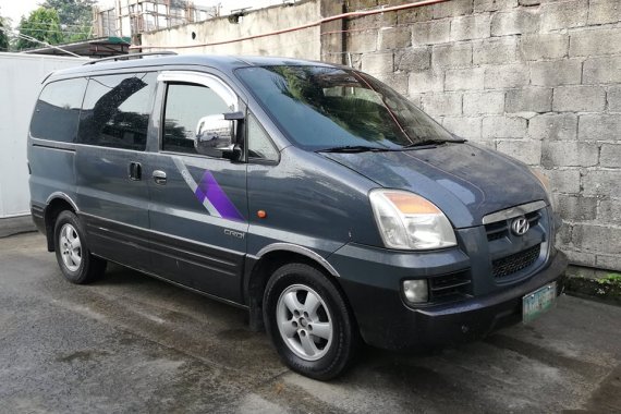 Selling 2nd Hand Hyundai Starex 2004 Van at 102000 km 