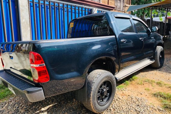 Black 2015 Toyota Hilux Manual Diesel for sale 