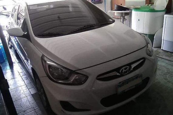 Selling White Hyundai Accent 2012 Manual Gasoline