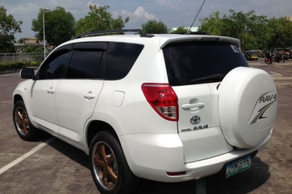 White 2007 Toyota Rav4 at 120000 km for sale 