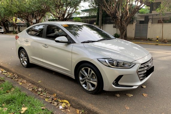 Sell Used 2016 Hyundai Elantra Sedan at 25000 km 