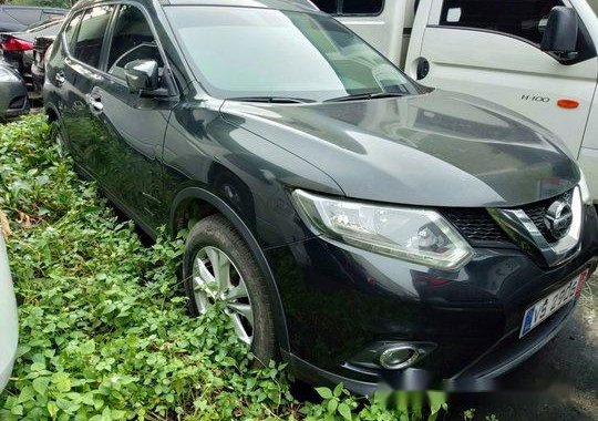 Black Nissan X-Trail 2015 at 55000 km for sale 