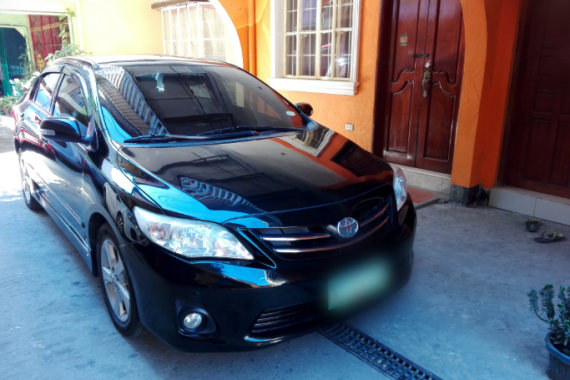 Sell Black 2013 Toyota Altis Sedan in Quezon City 