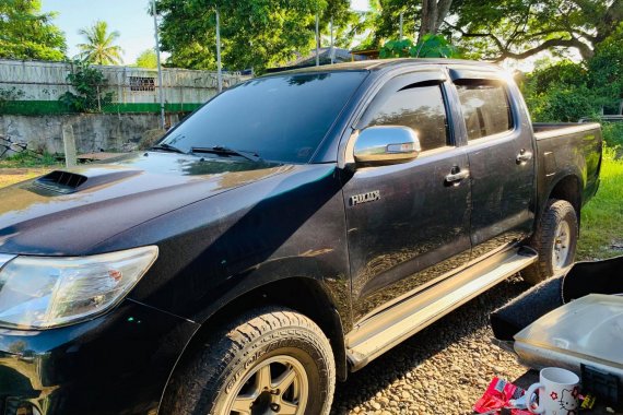 Black 2014 Toyota Hilux Manual Diesel for sale 