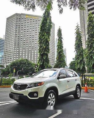 Sell White 2010 Kia Sorento Automatic Gasoline at 43926 km 